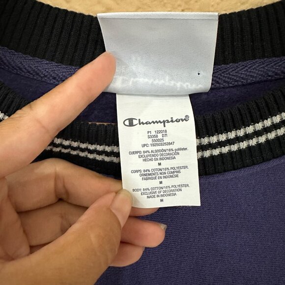 NWT Champion Reverse Weave Mens Pullover Sweater Medium Purple Sporty Streetwear - Picture 5 of 10